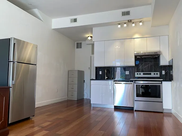 1028 Wood St #1FR — Photo 7