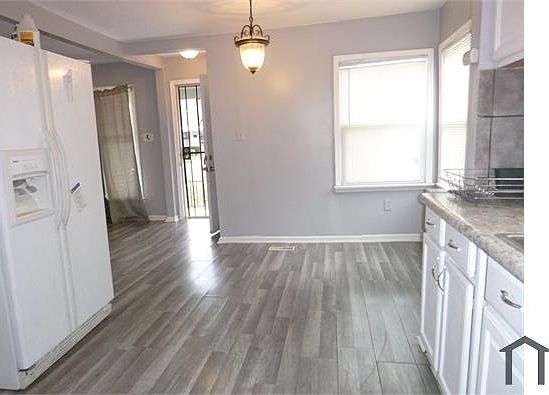 3rd image of 8615 Rosemont Ave