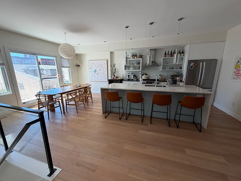 1314 Crease St — Photo 3