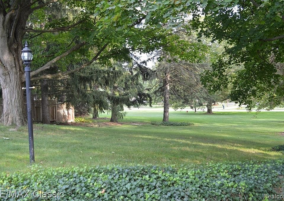 2nd image of 40875 Grand River Ave