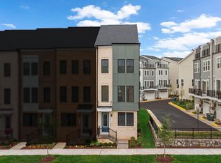 2664 River Birch Rd, Herndon, VA 20171