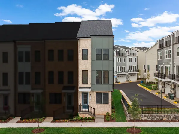 2664 River Birch Rd, Herndon, VA 20171