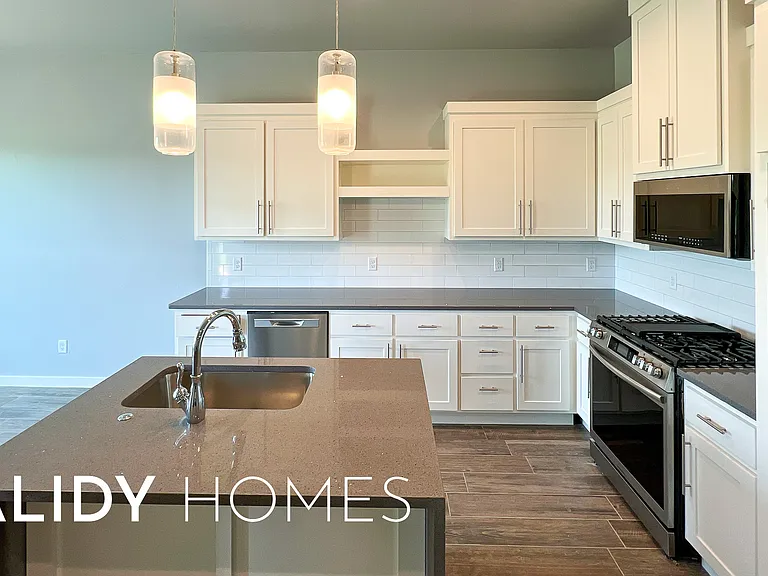 435 Remington Ave — Photo 10