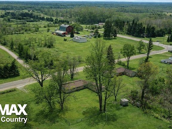 3rd image of 2942 Lyle Rd