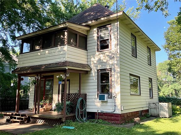2nd image of 502 12th Street SE