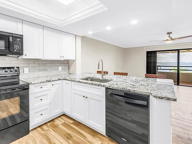 103 1st St E #313 — Photo 9