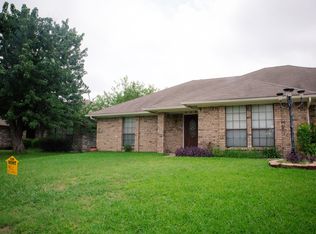 220 Timber Creek Dr, Burleson, TX 76028