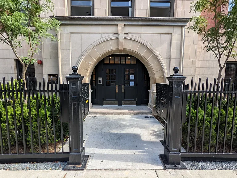 Peabody School Apartments — Photo 12