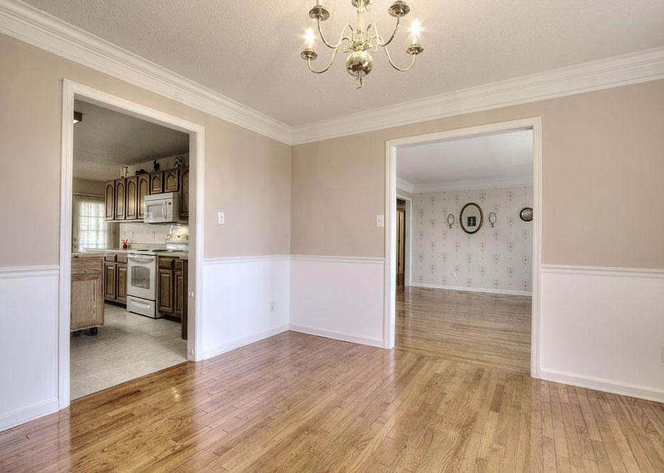 1st image of 2923 Bradford Way