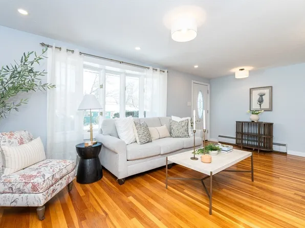 108 Azalea Dr, Norwood, MA 02062