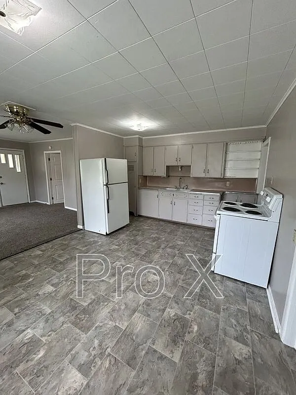 3 bed, 1.0 bath, $1,000 — Photo 3