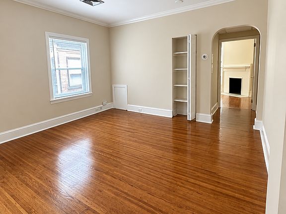 5th image of 2027 Pine St APT 3R