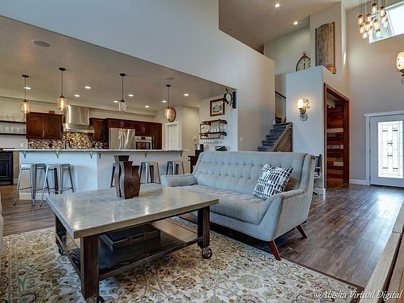 5th image of 10530 Vancouver Cir