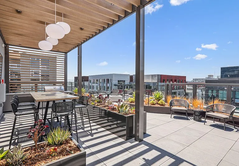 Link Apartments Four12 — Photo 25