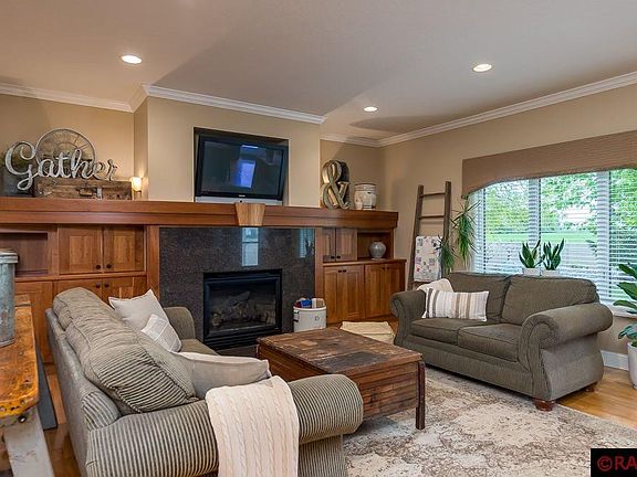 3rd image of 137 Creekside Dr
