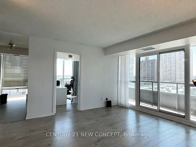 25 Lower Simcoe St #808 — Photo 3