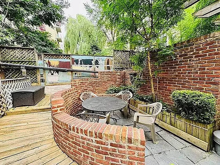 518 E 6th St #11 — Photo 8