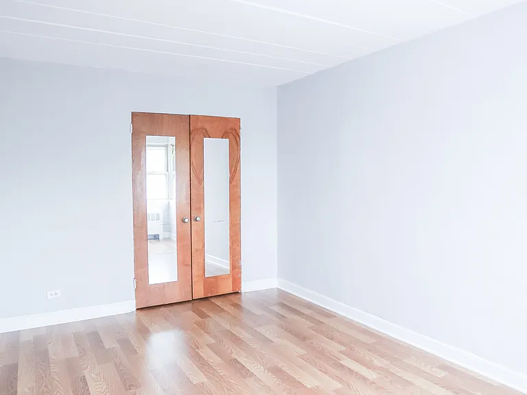 5653 N Christiana Ave #3W — Photo 8