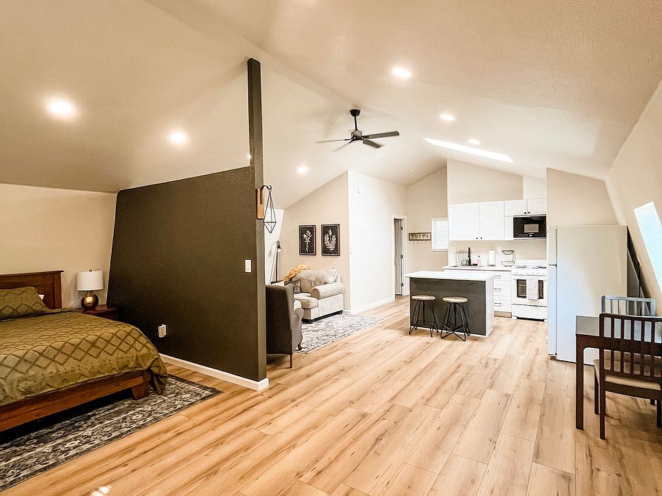 1st image of 3876 Paloma Rd