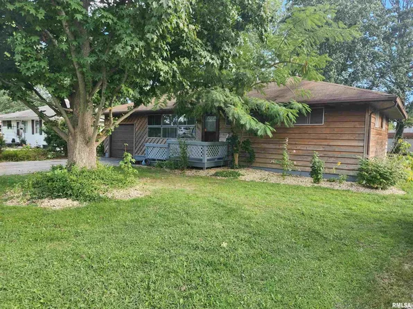 203 E Bryan St, Salem, IL 62881