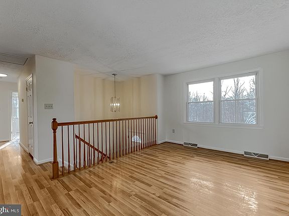 5th image of 39592 Walnut Cir