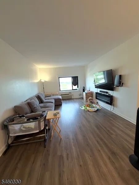 2 bed, 2.0 bath, $2,800 — Photo 4