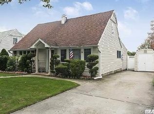 7 Seawane Rd, East Rockaway, NY 11518