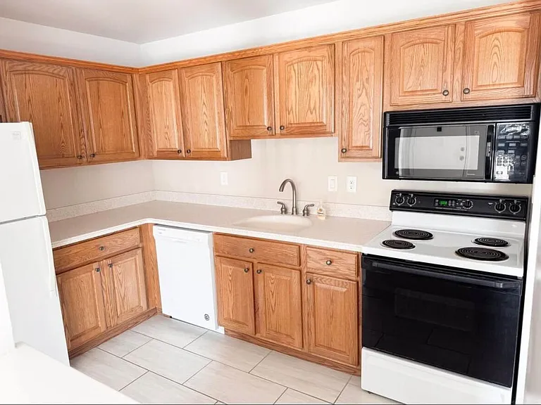 108 Sunset Ln — Photo 5