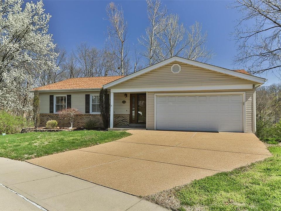 Welcome to 4602 Lodgewood Lane located at the end of a cul-de-sac in popular Timberline Estates!