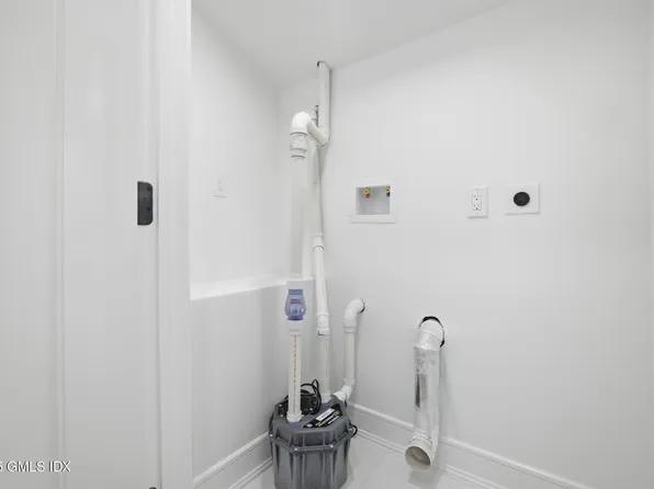 131 Henry St, Greenwich, CT 06830