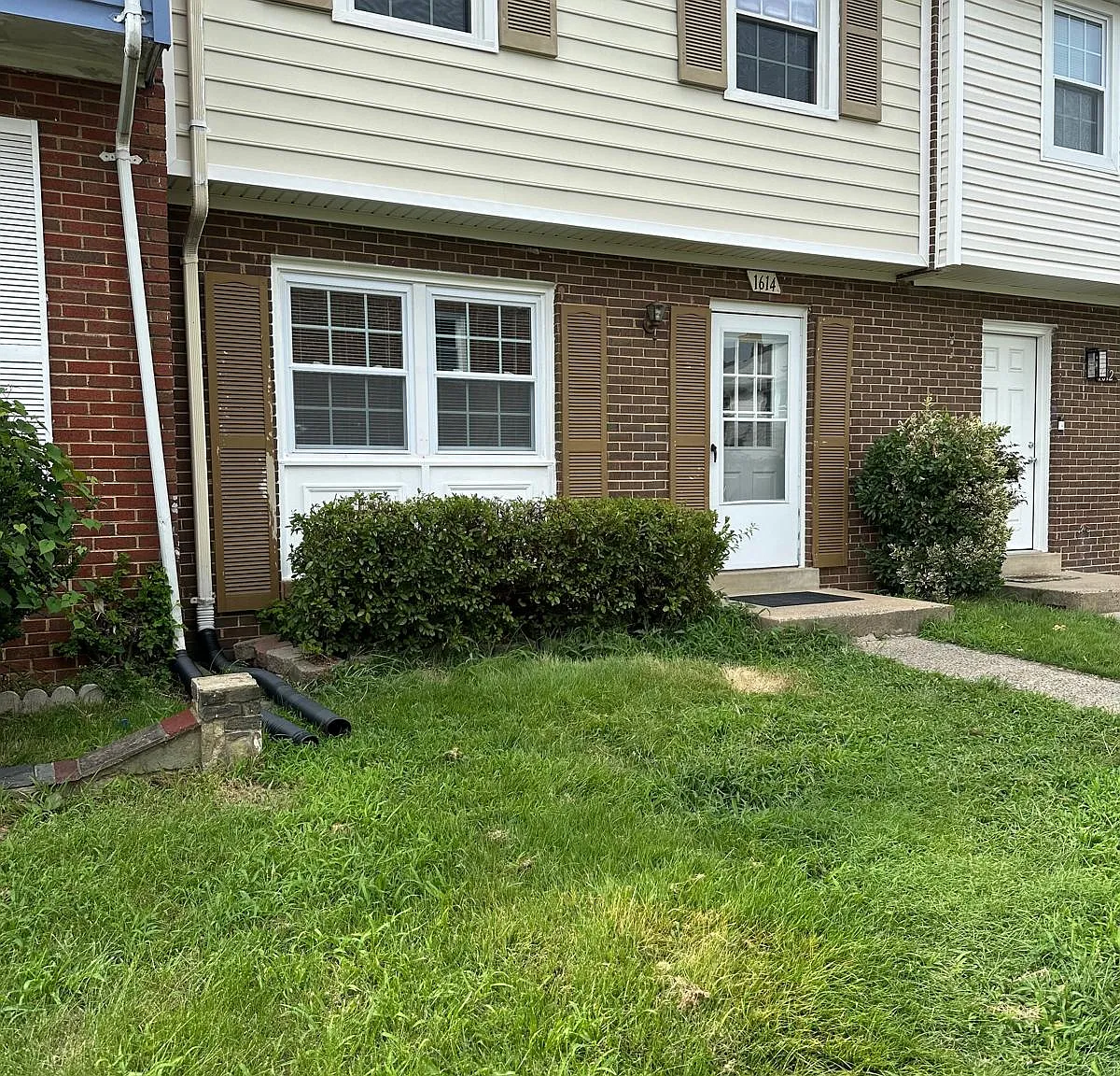3 bed, 2.5 bath, 1320 sqft, $2,400 — Photo 1