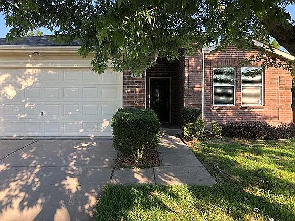 3rd image of 1109 Willow Tree Dr