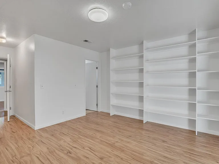 2725 Loyola Dr — Photo 9