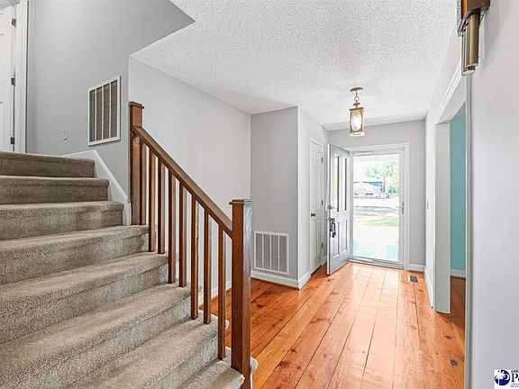 3rd image of 808 Wedgefield Rd