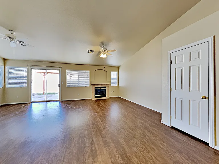 918 Blue Arroyo Dr — Photo 4