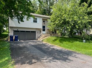 2418 N Spojnia Rd, McHenry, IL 60050