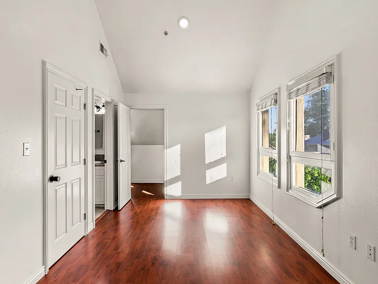 2673 Menlo Ave #3 — Photo 38