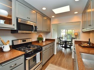 1068 Mangrove Ln, Alameda, CA 94502