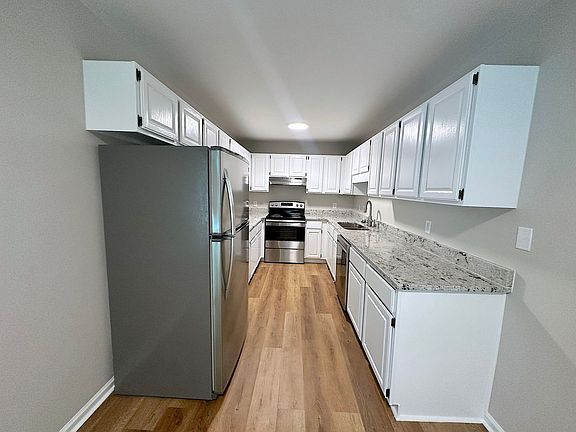 4th image of 422 Oak Run Dr