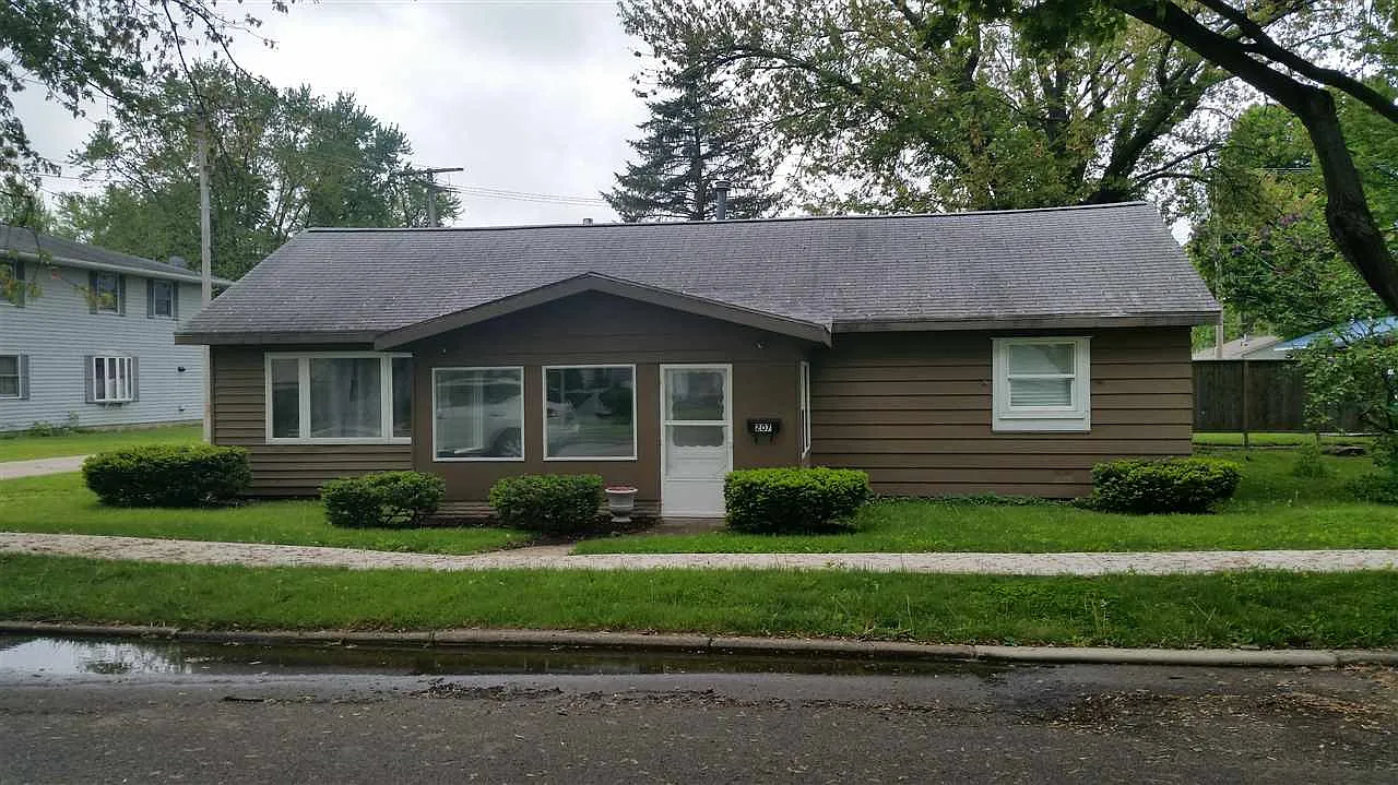 207 N Lake St photo 1