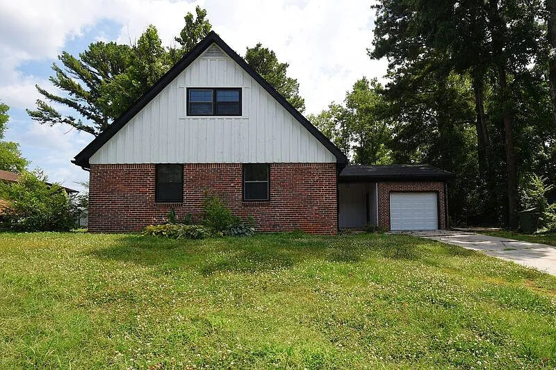 5 bed, 3.0 bath, 1661 sqft, $1,890 — Photo 2