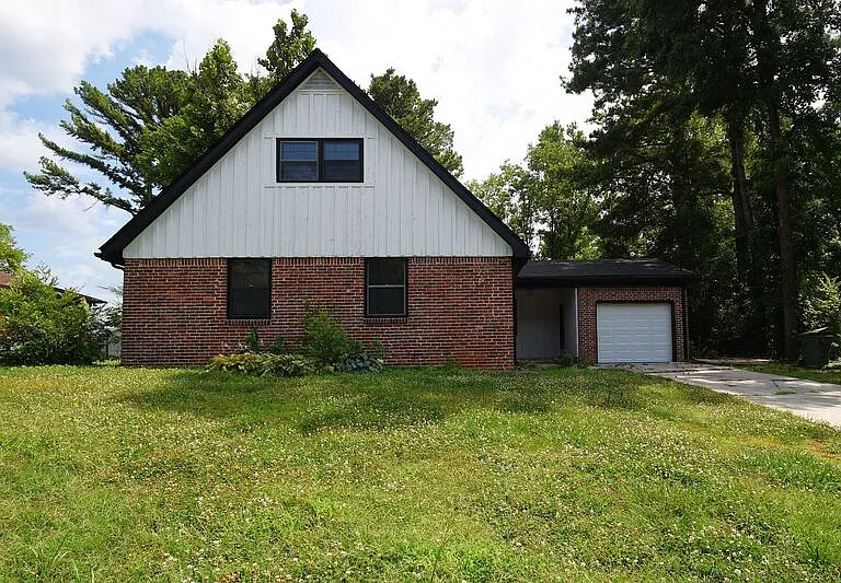 2819 Broadview Dr NW — Photo 2