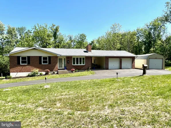 317 Snader Ln, Mohrsville, PA 19541