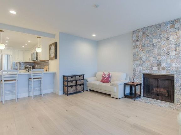 4th image of 1112 Beryl St Unit 6