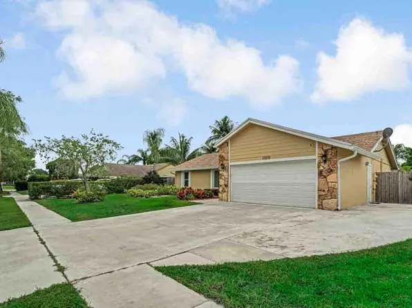 427 Las Palmas Street, Royal Palm Beach, FL 33411