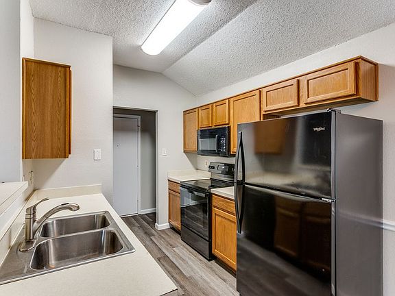 5th image of 2417 Camden St