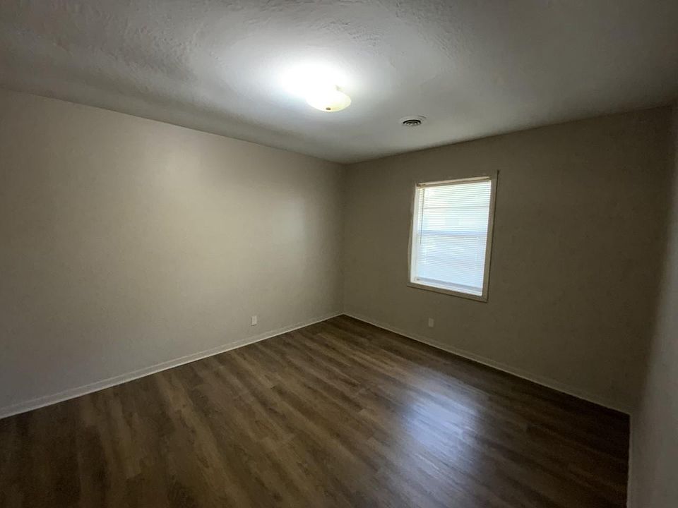 1st image of 118 McCullough Ave #118