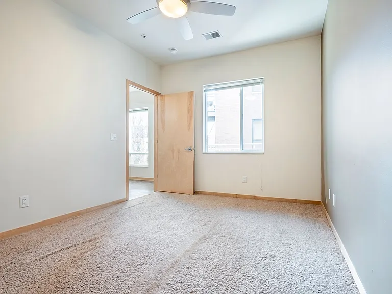 640 W Wilson St — Photo 8