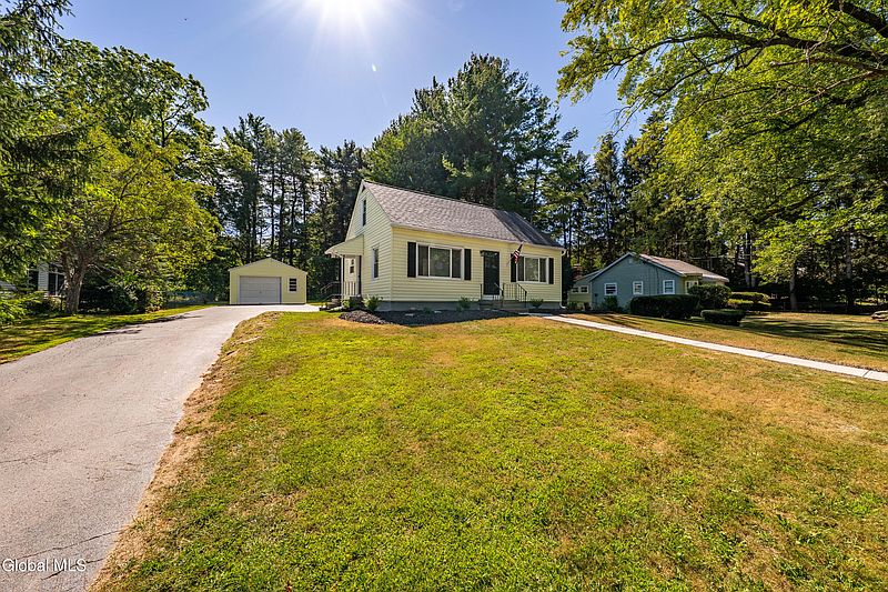 3rd image of 912 Birchwood Lane