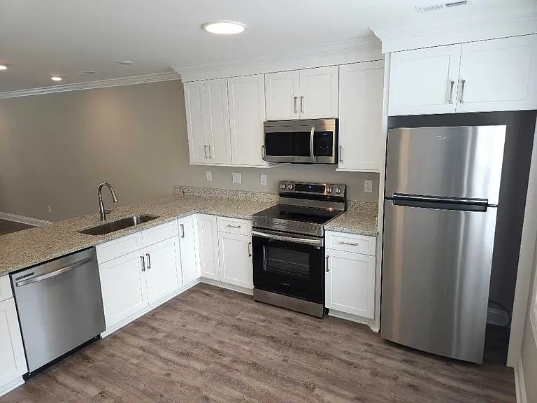 627 East St #A — Photo 4